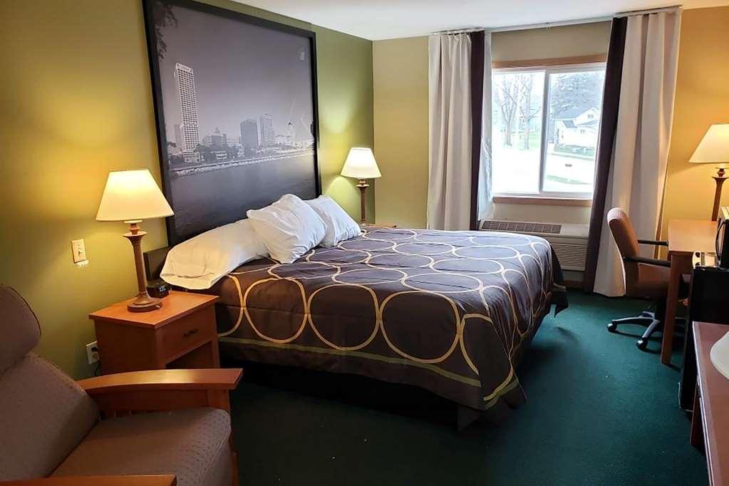 Super 8 By Wyndham Berlin Wi Hotell Rum bild